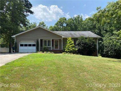 2104 Woodhurst Lane
