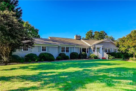 1058 Coddington Place sold home in Wendover Hills, Charlotte, NC