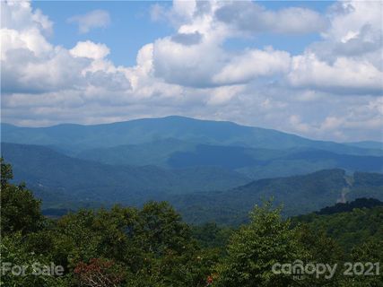 521 Hyacinth Drive sold home in The Ridge at Sunset Heights, Clyde, NC