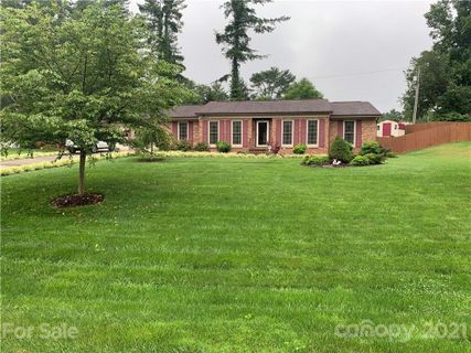 304 Melissa Way sold home in Rugby Meadows, Hendersonville, NC