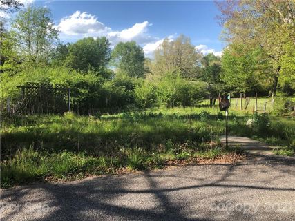 202 Dundee Street sold home in Bonnie Brae, Hendersonville, NC