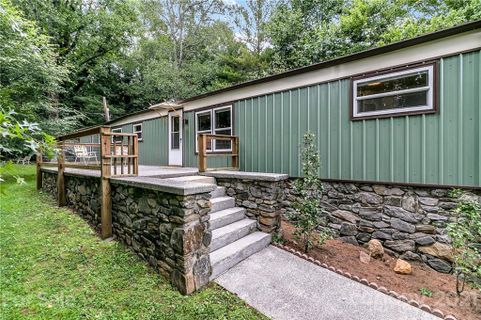 46 Parkwood Avenue sold home in Oakwood Park, Woodfin, NC