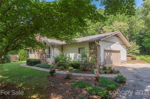 11 Acorn Road
