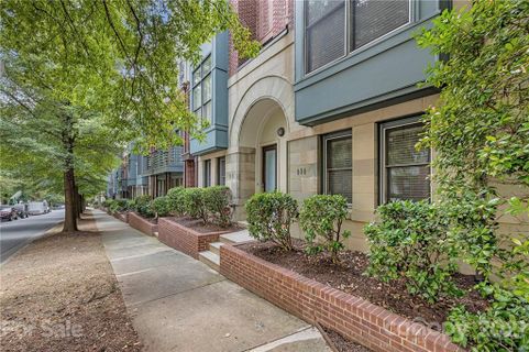 606 E 10th Street