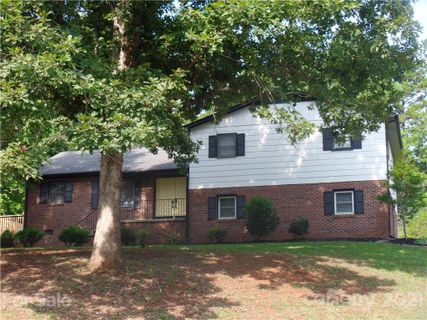 105 Blackberry Cove sold home in Huntington, Forest City, NC