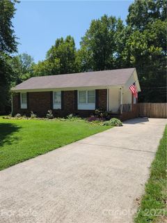 5707 Hillcrest Circle