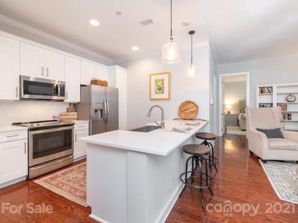 230 S Tryon Street 201 sold home in 230 South Tryon, Charlotte, NC