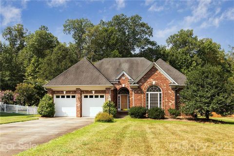 4884 Sherborne Drive sold home in Clare Haven, Harrisburg, NC