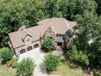 1922 Funny Cide Drive