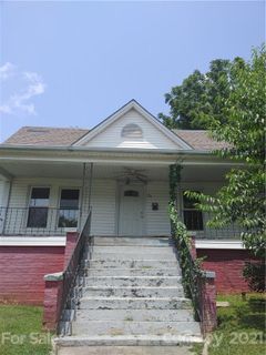 32 Woodrow Avenue