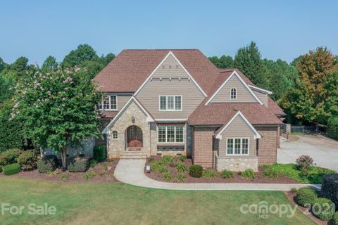 109 N Longfellow Lane