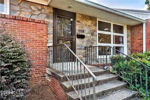 4723 Woodlark Lane