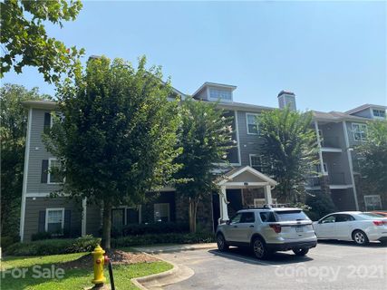 900 Vista Lake Drive 208