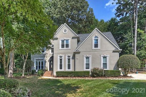 15137 Oxford Hollow