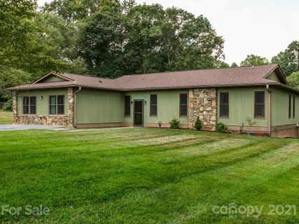 305 Melissa Way sold home in Rugby Meadows, Hendersonville, NC
