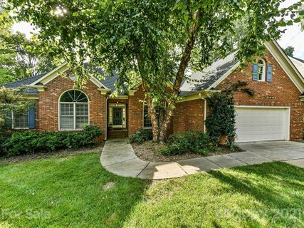 4907 Foxbriar Trail