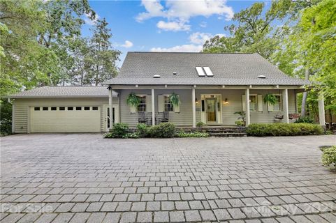 82 Heritage Drive