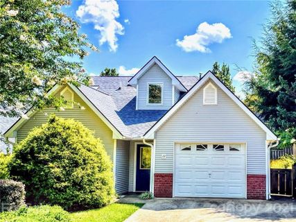 22 Village Parkway sold home in Mountainbrook Village, Black Mountain, NC