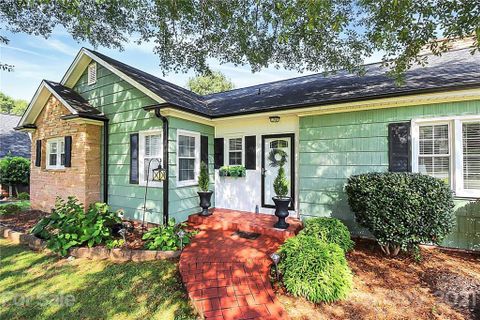 1011 Fairfield Drive