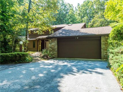 109 Greenleaf Drive