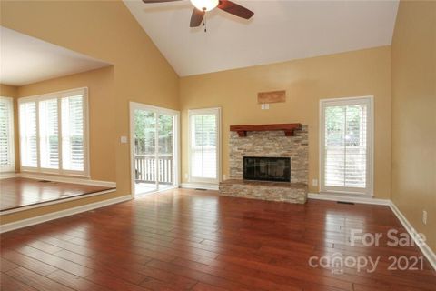 4909 Sanderson Lane