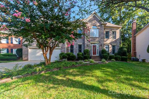 12313 Oakbriar Lane sold home in The Crossing, Charlotte, NC
