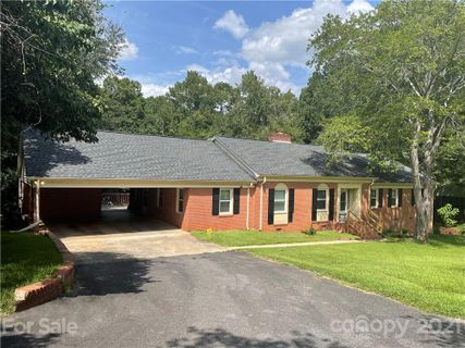 946 Forest Drive
