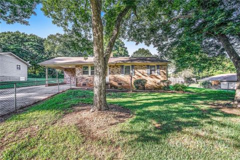 2424 Lynn Drive