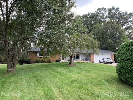 308 Melissa Way sold home in Rugby Meadows, Hendersonville, NC