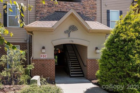 176 Brickton Village Circle 303