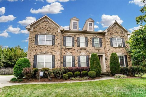 3102 Lakehurst Crossing