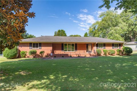 8717 Hood Road sold home in Casa Linda Estates, Charlotte, NC