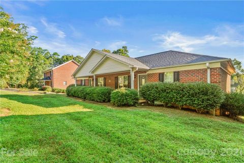 2934 Forest Park Drive sold home in Forest Park, Randleman, NC