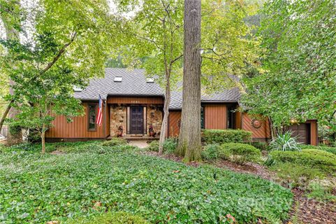 1601 Wandering Way Drive