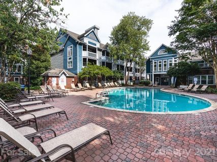 525 N Graham Street 3D
