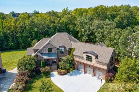 1628 Lookout Circle