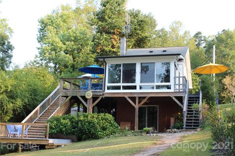351 Lakewood Circle
