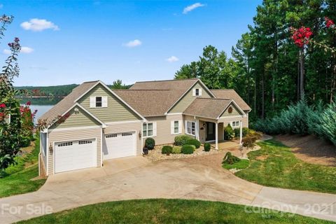 124 Edgewater Court