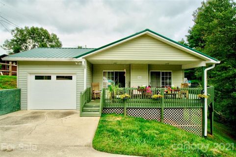 186 Midland Drive sold home in The Midlands, Waynesville, NC