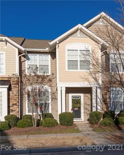 1005 Woodglen Lane