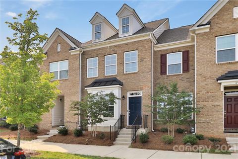 6925 Walnut Branch Lane