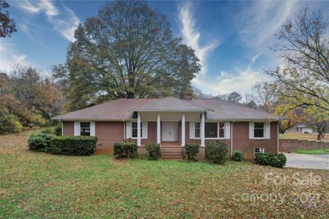 1491 Black Highway sold home in Montclaire, York, SC
