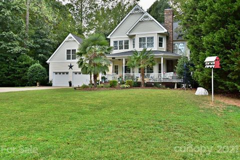 1313 Summer Spring Lane sold home in The Hylands, York, SC