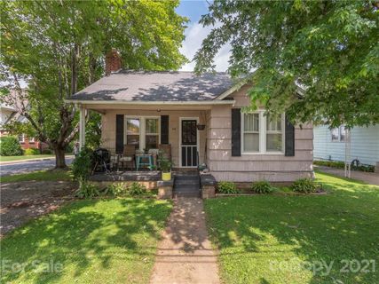 348 Hazelwood Avenue sold home in Grimball Park, Waynesville, NC