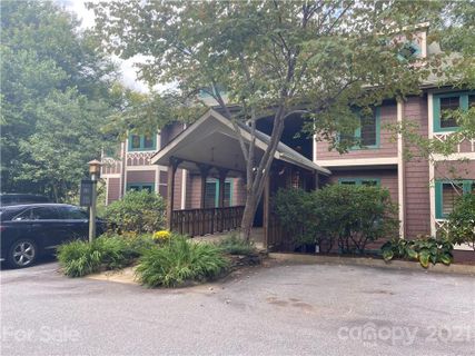 180 Creekside Way E/201