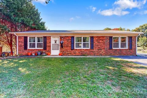 220 Valleybrook Lane