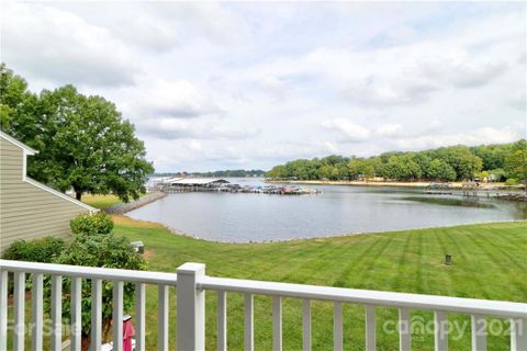 7427 Mariner Cove Drive