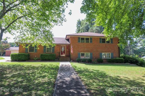 390 Knoll Court