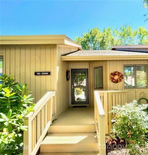 702 Red Oak Drive