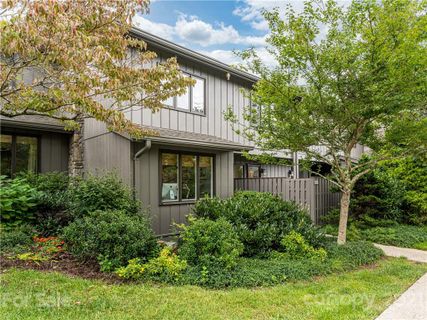 526 Crowfields Lane